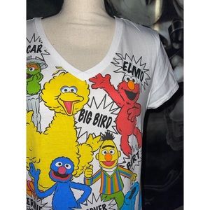 Women’s White Sesame Street Short Sleeve Tee Shirt ❤️